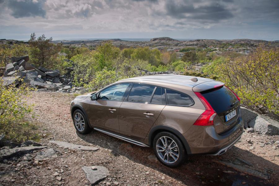  Volvo V60 D4 Cross Country 2015 года  (фото 6 из 19)